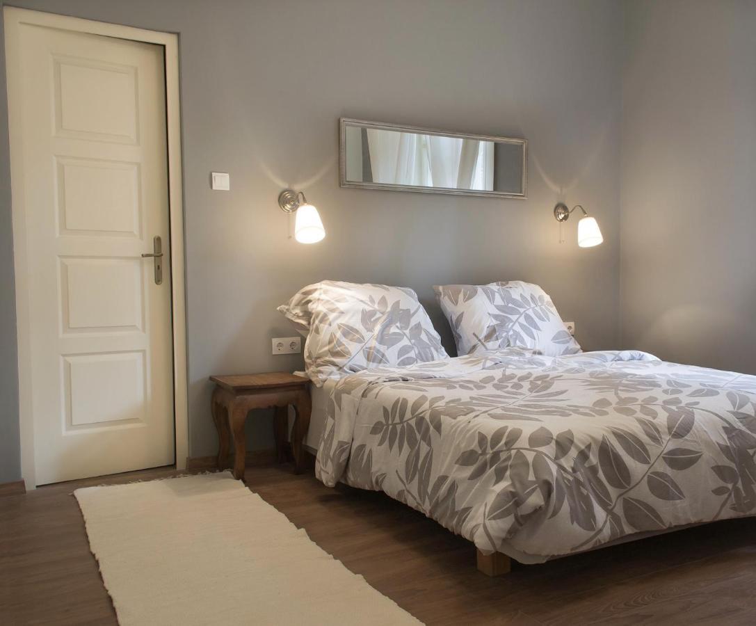 Adorable, Cosy Apartment At The Heroes' Square Будапеща Екстериор снимка