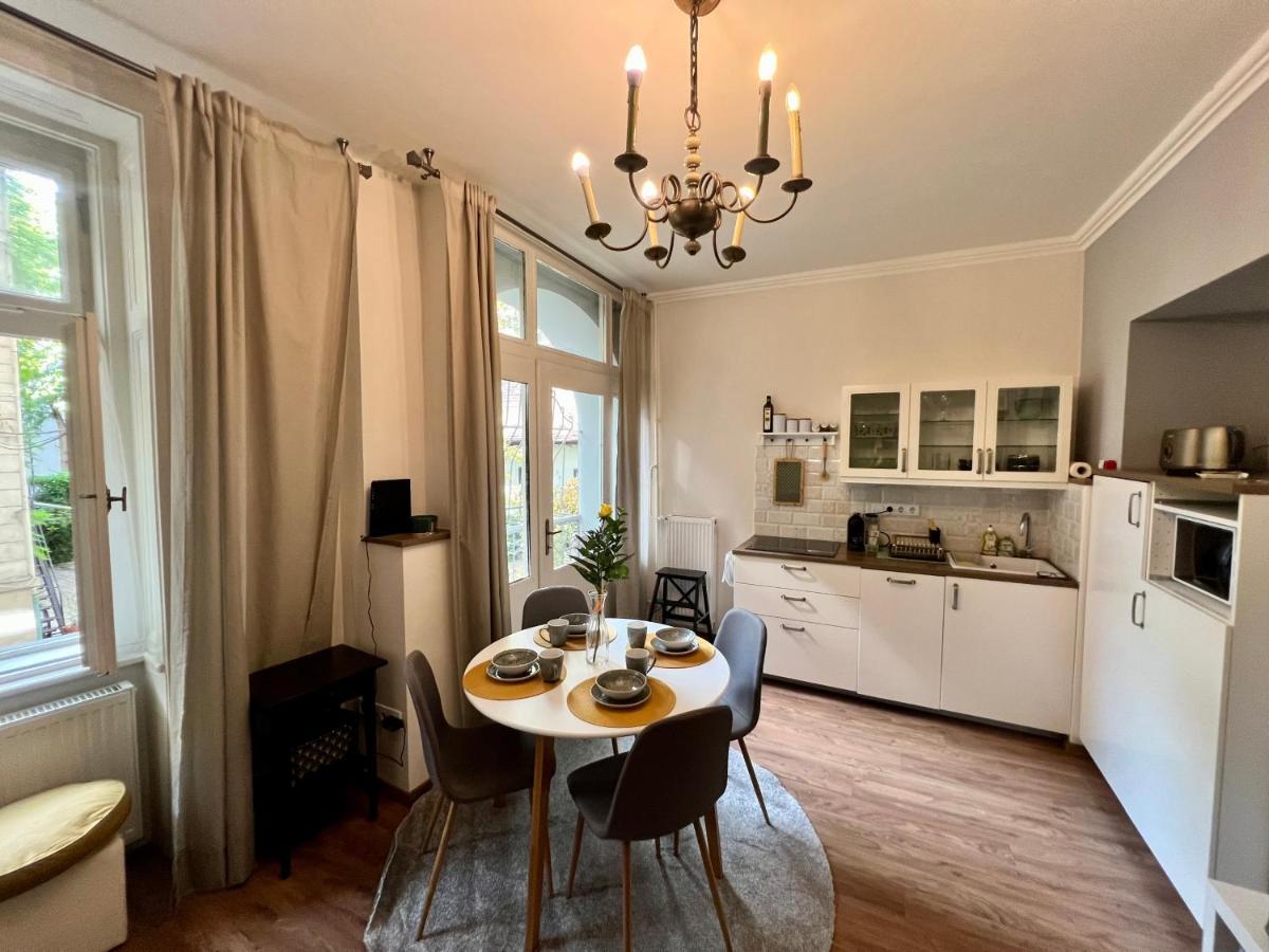 Adorable, Cosy Apartment At The Heroes' Square Будапеща Екстериор снимка