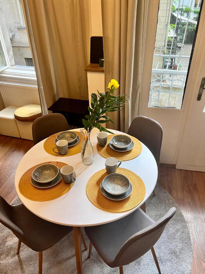 Adorable, Cosy Apartment At The Heroes' Square Будапеща Екстериор снимка